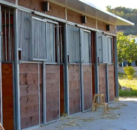 Les Chevaux De Coeur Bed & Breakfast 3*